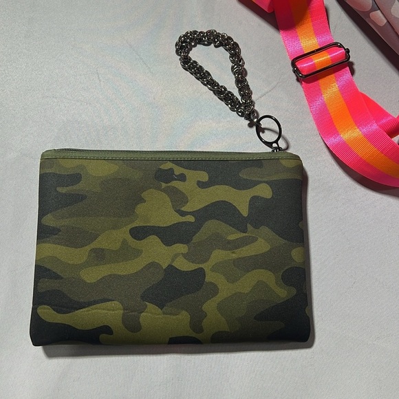 Haute shores purse/wristlet set - Picture 4 of 10